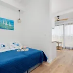Daire Modern & Spacious Marynarska By Renters Sarbinowo