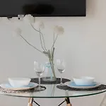 Modern & Spacious Marynarska By Renters