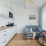 Modern & Spacious Marynarska By Renters Daire