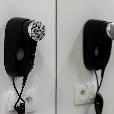 Modern & Spacious Baltin Blu By Renters * סרבינובו