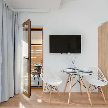 Modern & Spacious Baltin Blu By Renters דירה *