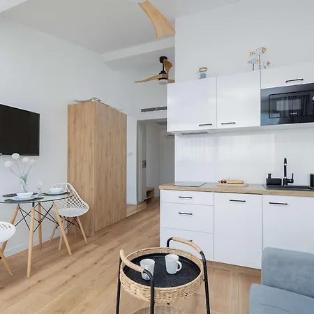 Modern & Spacious Marynarska By Renters Sarbinowo